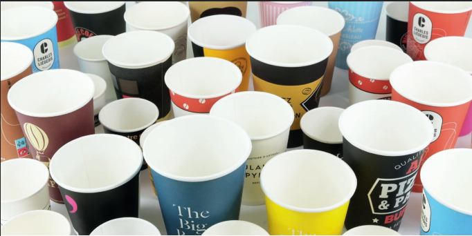 Gobelet carton personnalisé : le guide complet pour coffee shops et boulangeries